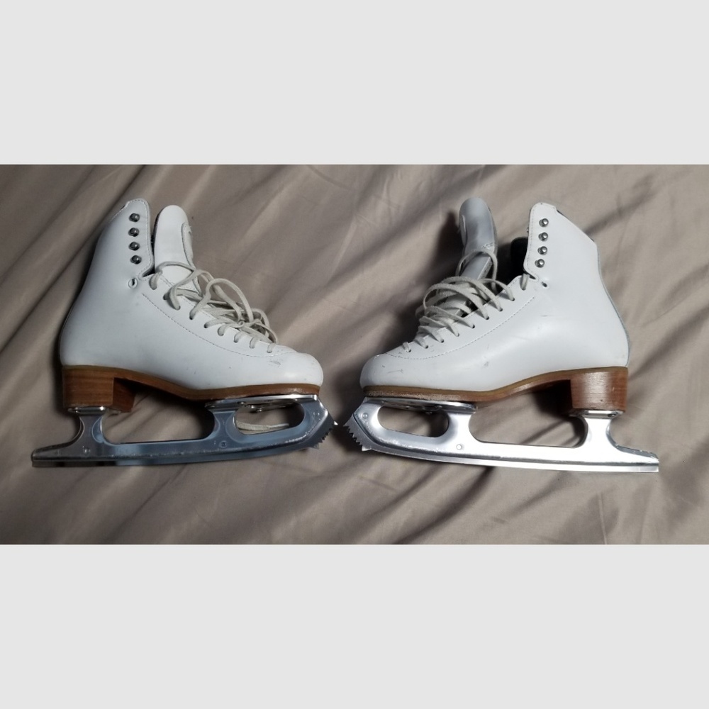 Riedell Edge 229 Ice Figure Skates 4 Wide Matrix